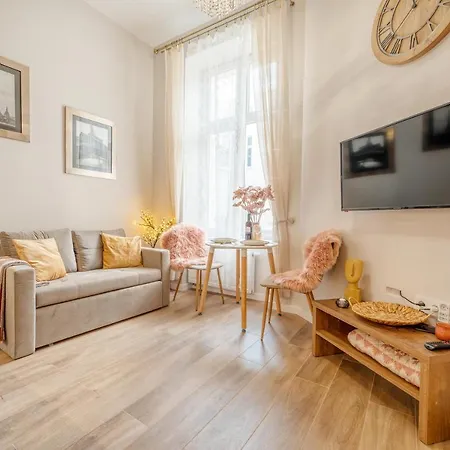 Downtown Cozy By Rentujemy Apartment